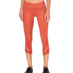 Alo Edge Capri in Sunbaked